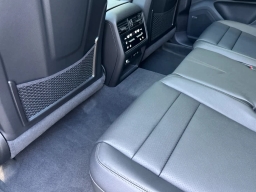 Porsche Cayenne Base AWD 2026