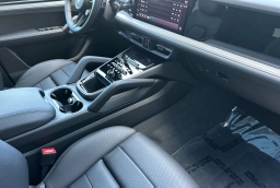 Porsche Cayenne Base AWD 2026