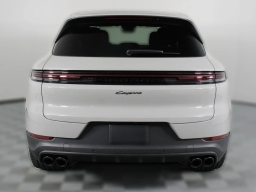 Porsche Cayenne Base AWD 2026