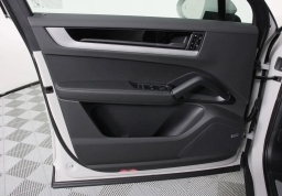Porsche Cayenne Base AWD 2026