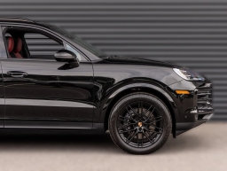 Porsche Cayenne Base AWD 2026