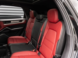 Porsche Cayenne Base AWD 2026