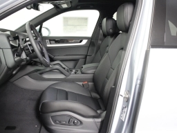 Porsche Cayenne Base AWD 2026