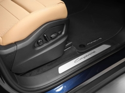 Porsche Cayenne Base AWD 2026