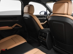 Porsche Cayenne Base AWD 2026