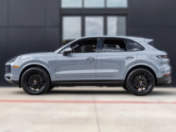 Porsche Cayenne Base AWD 2026