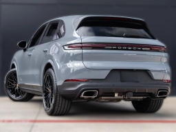 Porsche Cayenne Base AWD 2026