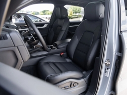 Porsche Cayenne Base AWD 2026
