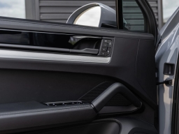 Porsche Cayenne Base AWD 2026