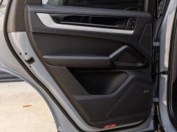 Porsche Cayenne Base AWD 2026