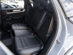 Porsche Cayenne Base AWD 2026