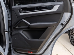 Porsche Cayenne Base AWD 2026