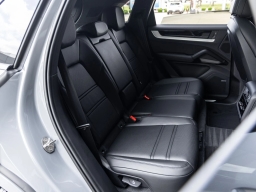Porsche Cayenne Base AWD 2026