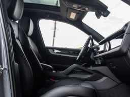 Porsche Cayenne Base AWD 2026