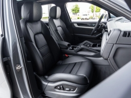 Porsche Cayenne Base AWD 2026