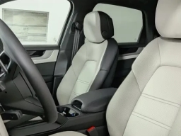 Porsche Cayenne Base AWD 2026