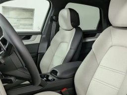 Porsche Cayenne Base AWD 2026