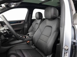 Porsche Cayenne Base AWD 2026