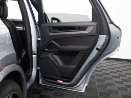 Porsche Cayenne Base AWD 2026