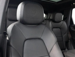 Porsche Cayenne Base AWD 2026