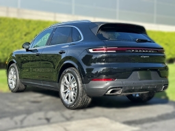 Porsche Cayenne Base AWD 2026