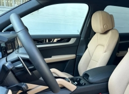 Porsche Cayenne Base AWD 2026