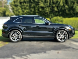 Porsche Cayenne Base AWD 2026