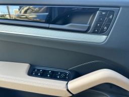 Porsche Cayenne Base AWD 2026