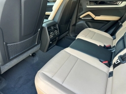 Porsche Cayenne Base AWD 2026