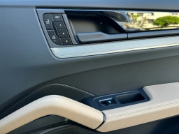 Porsche Cayenne Base AWD 2026