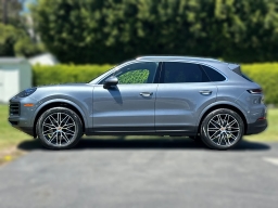 Porsche Cayenne Base AWD 2026