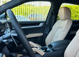 Porsche Cayenne Base AWD 2026