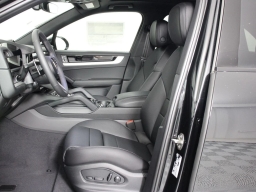 Porsche Cayenne Base AWD 2026