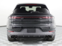 Porsche Cayenne Base AWD 2026