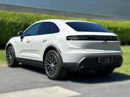 Porsche Macan Electric 4 AWD 2026