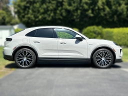 Porsche Macan Electric 4 AWD 2026