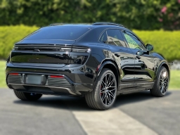 Porsche Macan Electric Turbo AWD 2026