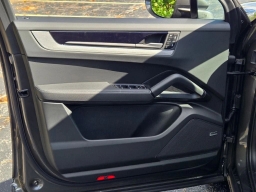 Porsche Cayenne E-Hybrid AWD 2026