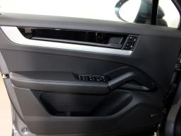 Porsche Cayenne E-Hybrid AWD 2026