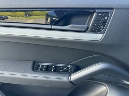 Porsche Cayenne E-Hybrid AWD 2026