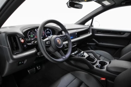 Porsche Cayenne E-Hybrid AWD 2026