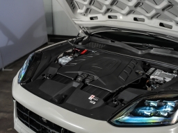 Porsche Cayenne GTS AWD 2026