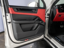 Porsche Cayenne GTS AWD 2026