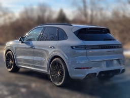Porsche Cayenne GTS AWD 2026