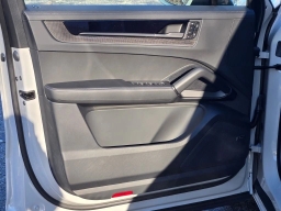 Porsche Cayenne GTS AWD 2026