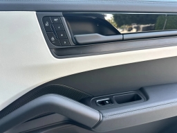 Porsche Cayenne GTS AWD 2026
