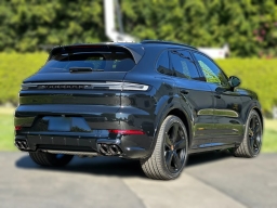 Porsche Cayenne GTS AWD 2026
