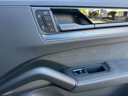 Porsche Cayenne GTS AWD 2026