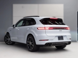 Porsche Cayenne Turbo E-Hybrid AWD 2026