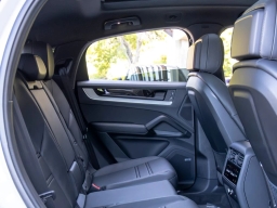 Porsche Cayenne Base Coupe AWD 2026